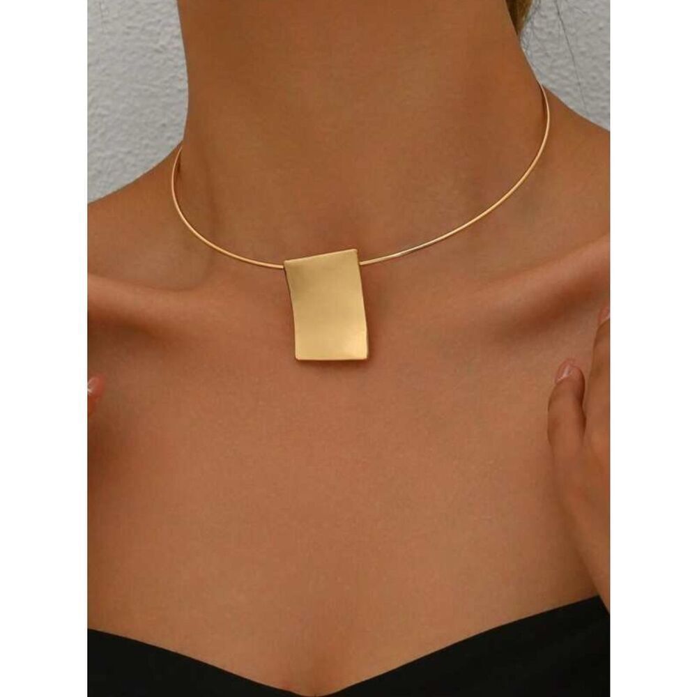 Gold Rectangular Necklace R610